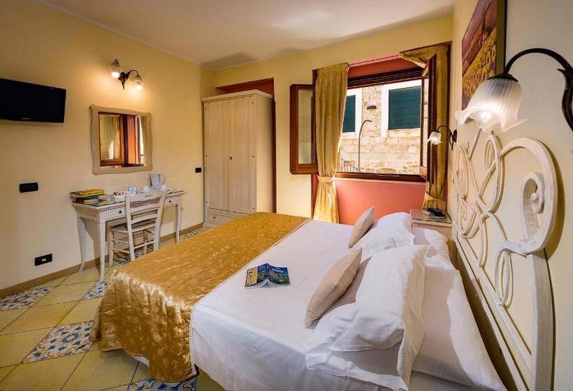 غرفة كلاسيكية, Cala Marina