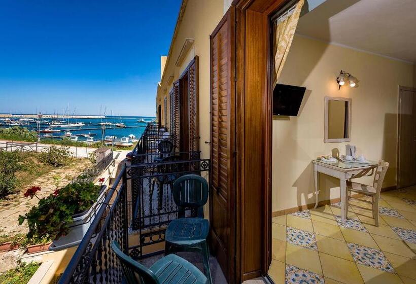 غرفة قياسية مزوَّدة بشُرفة إطلالة جانبية علي البحر, Cala Marina