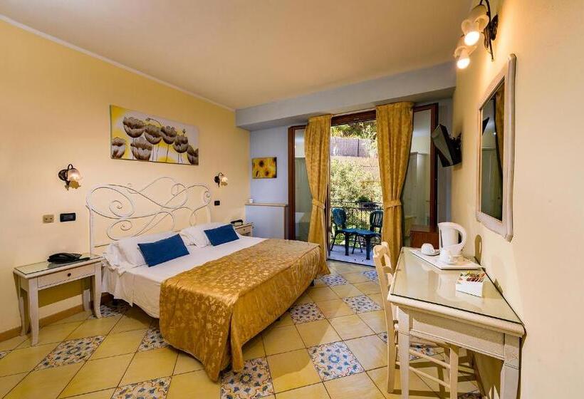 غرفة قياسية مزوَّدة بشُرفة إطلالة جانبية علي البحر, Cala Marina