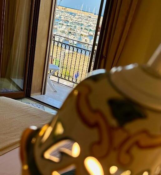 غرفة قياسية مطلّة علي البحر مزوَّدة بشُرفة, Cala Marina