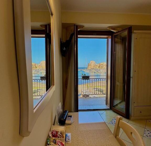 غرفة قياسية مطلّة علي البحر مزوَّدة بشُرفة, Cala Marina