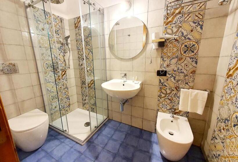 غرفة قياسية مطلّة علي البحر مزوَّدة بشُرفة, Cala Marina