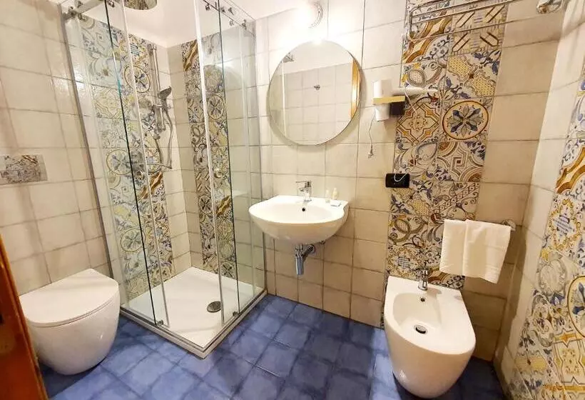اتاق استاندارد با بالکن و چشم‌انداز دریا, Cala Marina
