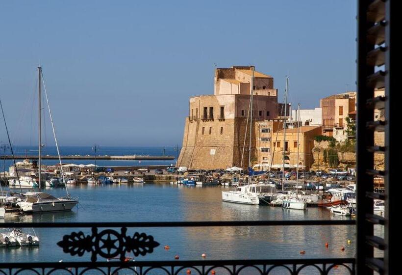 اتاق استاندارد با بالکن و چشم‌انداز دریا, Cala Marina