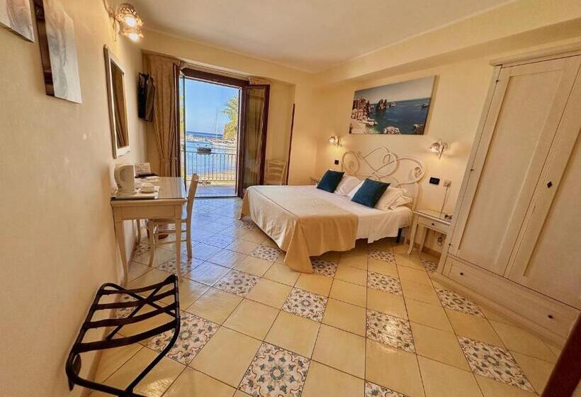 غرفة قياسية مطلّة علي البحر مزوَّدة بشُرفة, Cala Marina