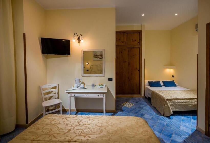 غرفة كلاسيكية رباعية, Cala Marina