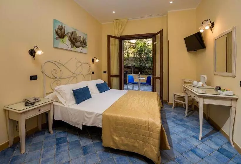 اتاق کلاسیک چهارنفره, Cala Marina