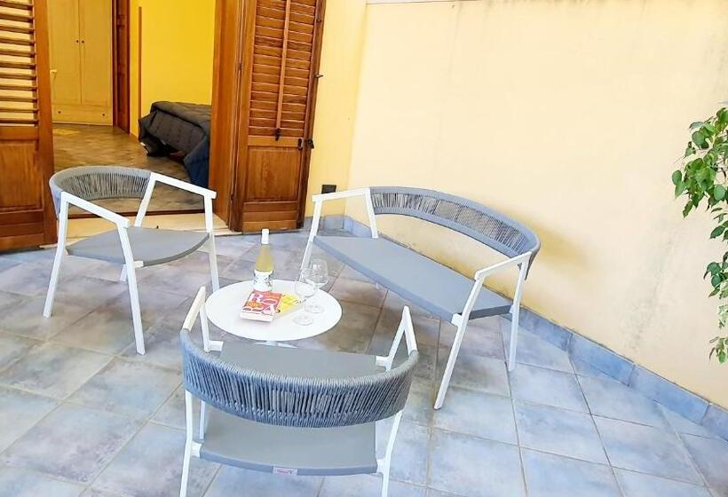 غرفة كلاسيكية داخلية, Cala Marina