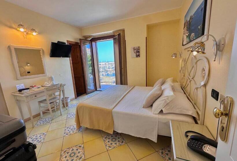 اتاق استاندارد با بالکن و چشم‌انداز دریا, Cala Marina