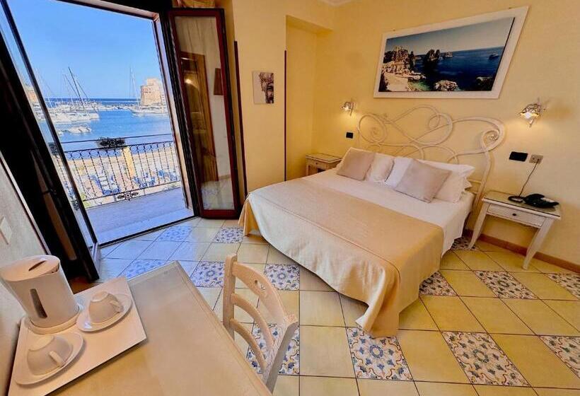 غرفة قياسية مطلّة علي البحر مزوَّدة بشُرفة, Cala Marina