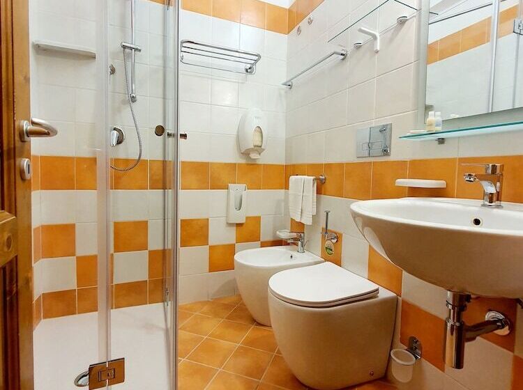 غرفة كلاسيكية رباعية, Cala Marina