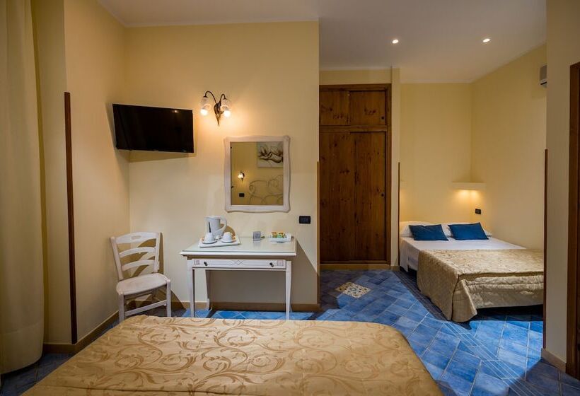 غرفة كلاسيكية رباعية, Cala Marina