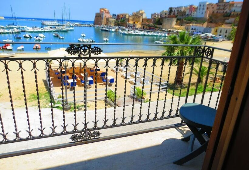 غرفة قياسية مطلّة علي البحر مزوَّدة بشُرفة, Cala Marina