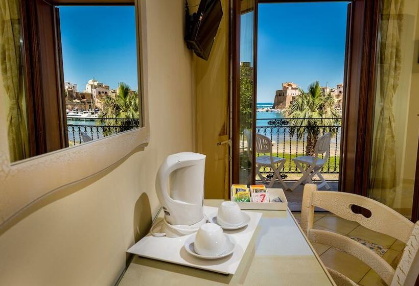 غرفة قياسية مطلّة علي البحر مزوَّدة بشُرفة, Cala Marina