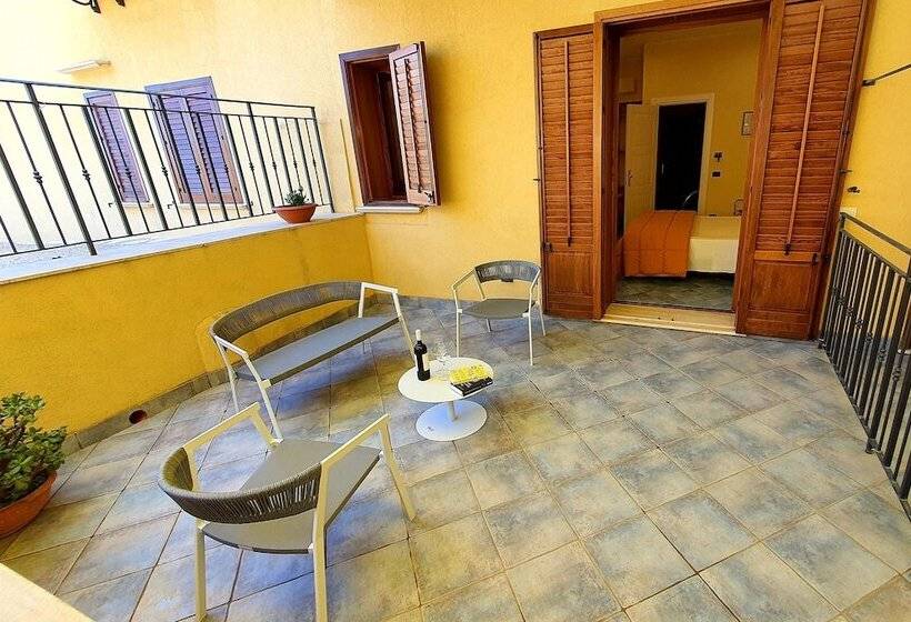 غرفة كلاسيكية داخلية, Cala Marina