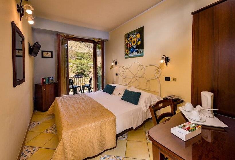 غرفة أساسية إطلالة جانبية على البحر, Cala Marina