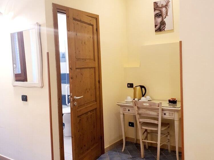 غرفة كلاسيكية ثلاثية, Cala Marina