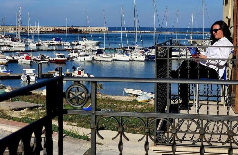 غرفة قياسية مزوَّدة بشُرفة إطلالة جانبية علي البحر, Cala Marina