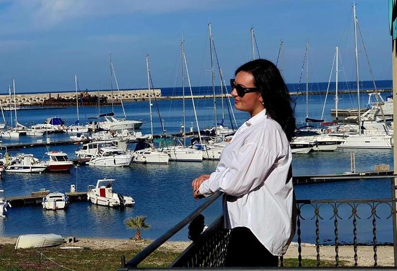 غرفة قياسية مزوَّدة بشُرفة إطلالة جانبية علي البحر, Cala Marina