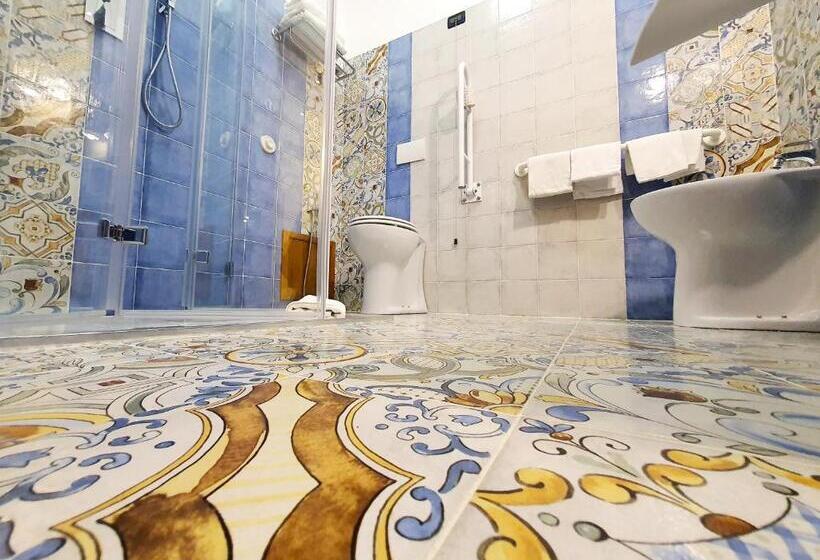 غرفة كلاسيكية داخلية, Cala Marina