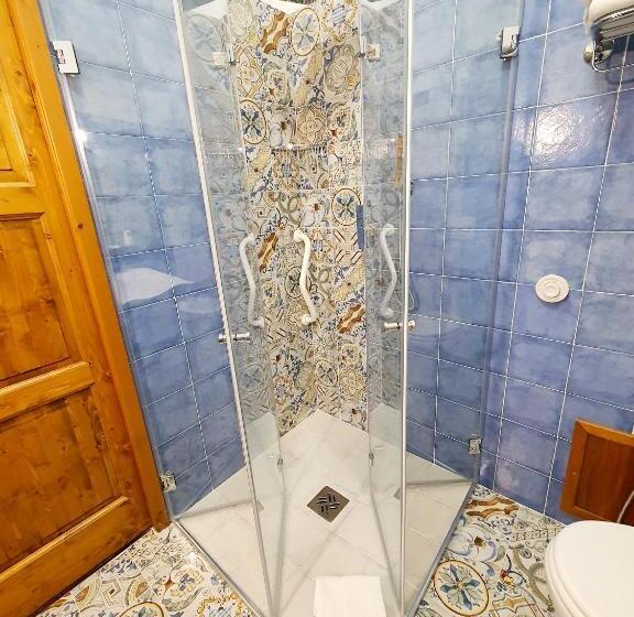 غرفة كلاسيكية داخلية, Cala Marina