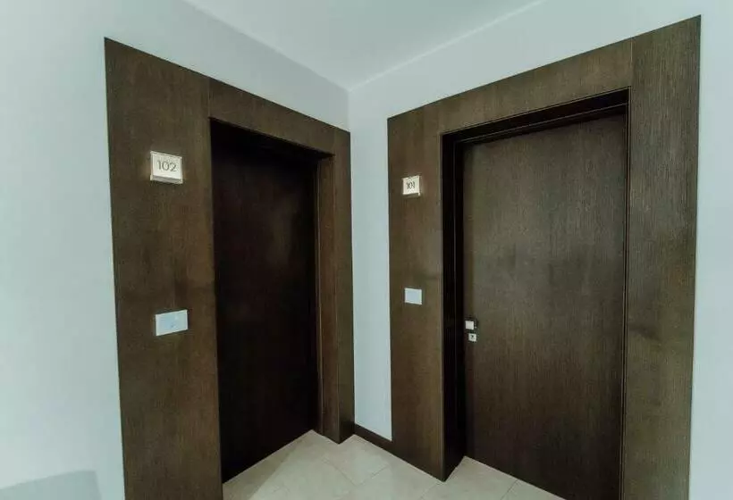 اتاق استاندارد با بالکن, Falli
