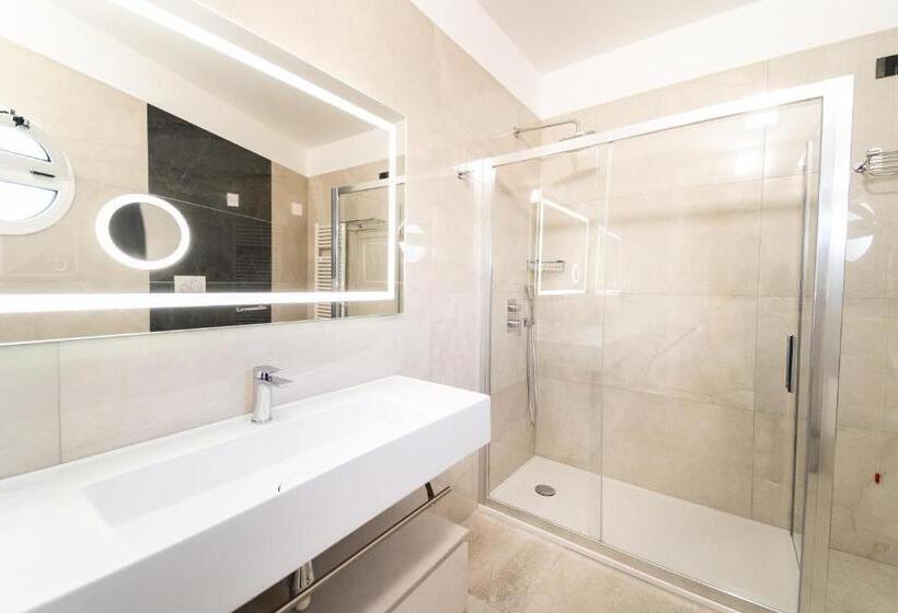 חדר דלוקס נוף לים, Falli