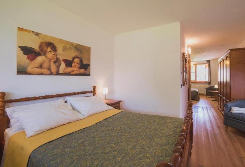 חדר משפחתי, Garni Lilly