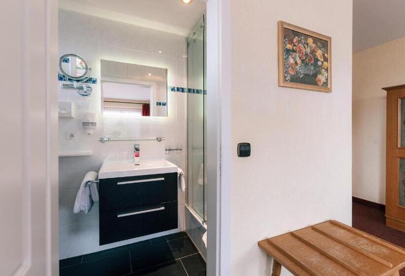 חדר סטנדרט לארבעה, Hasenjäger