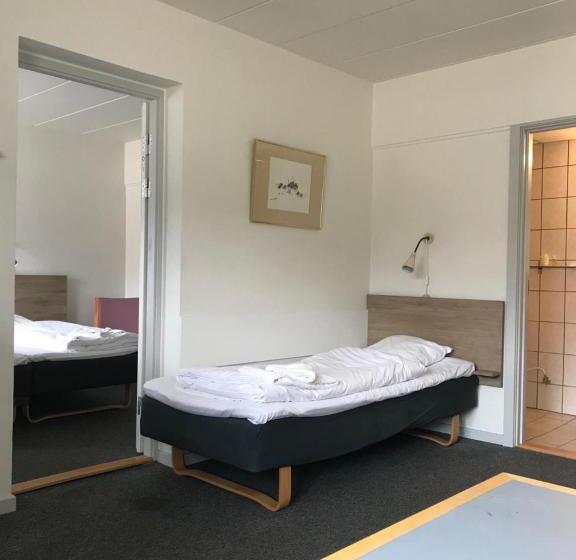 Семейный Номер, Medio