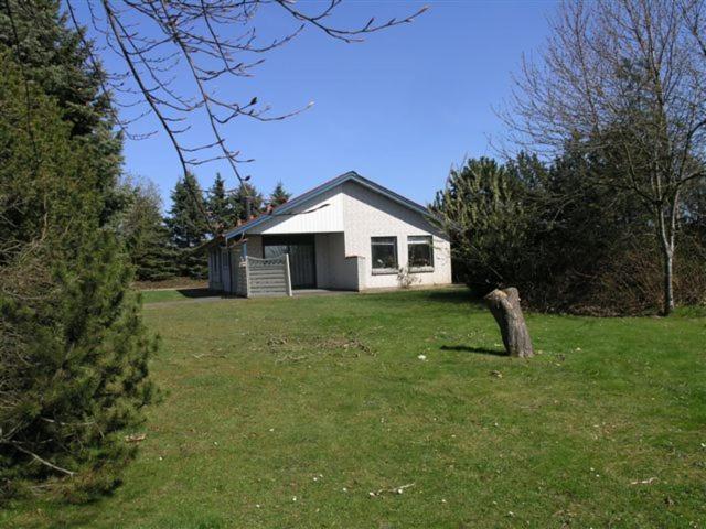 Семейный Номер, Medio