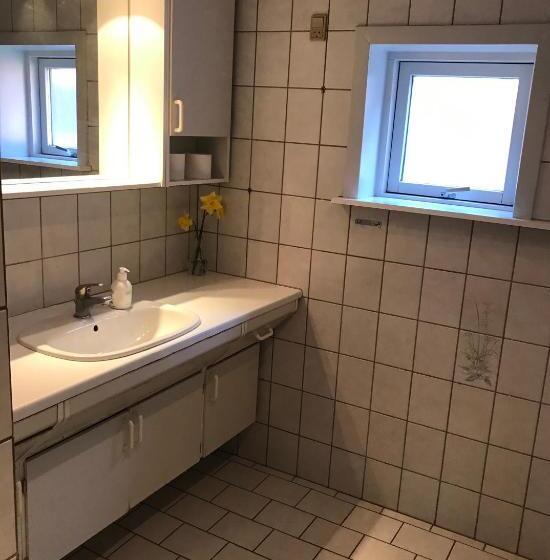 Семейный Номер, Medio