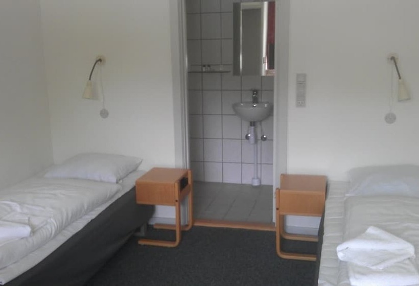 Семейный Номер, Medio