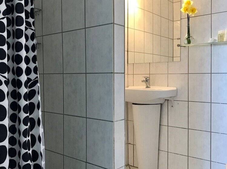 Семейный Номер, Medio