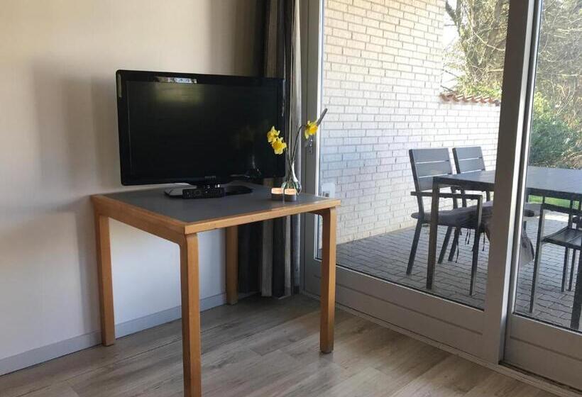 Семейный Номер, Medio