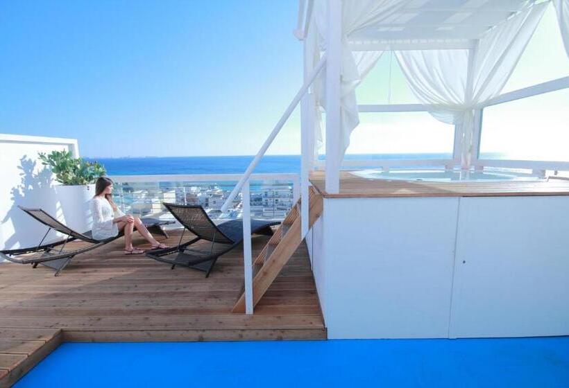 配有游泳池的小型套房, Miramare