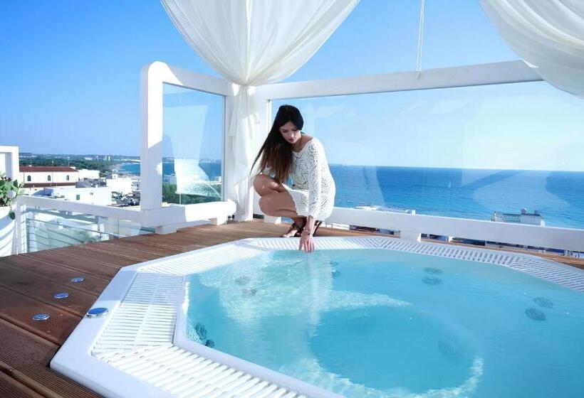 配有游泳池的小型套房, Miramare