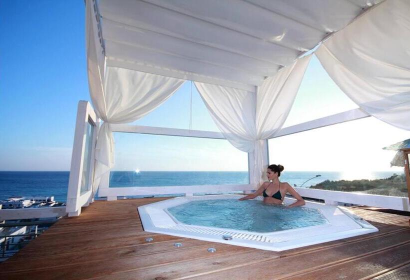 配有游泳池的小型套房, Miramare