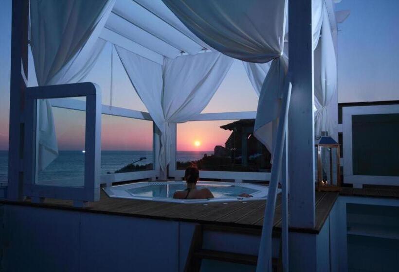 配有游泳池的小型套房, Miramare