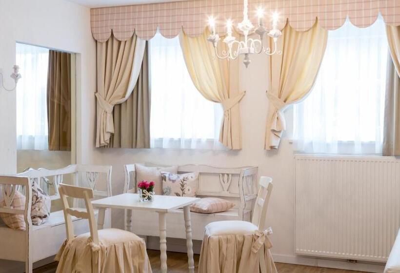 סוויטה, Boutique Hotel Olympia