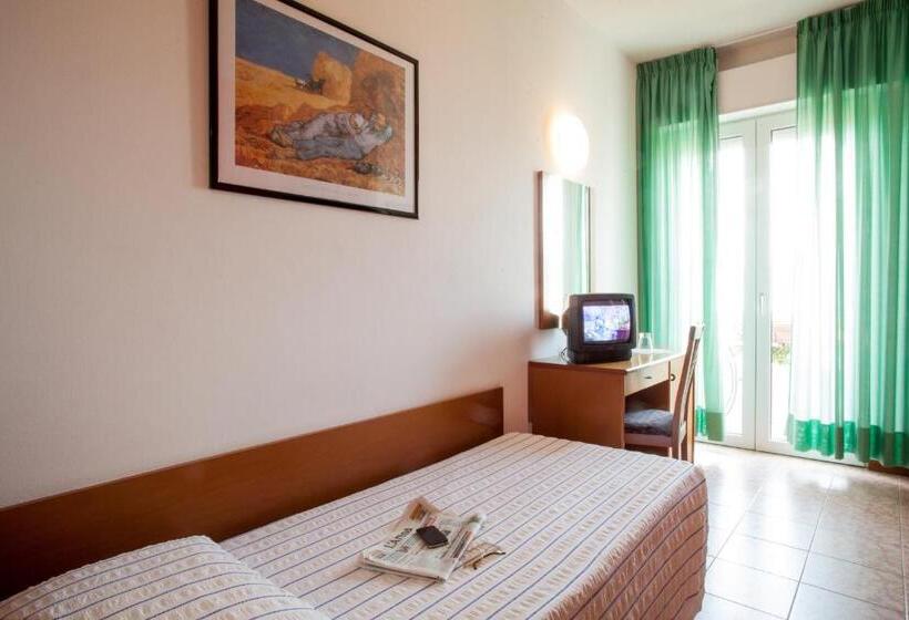 غرفة قياسية فردية مزودة بشُرفة, Pace