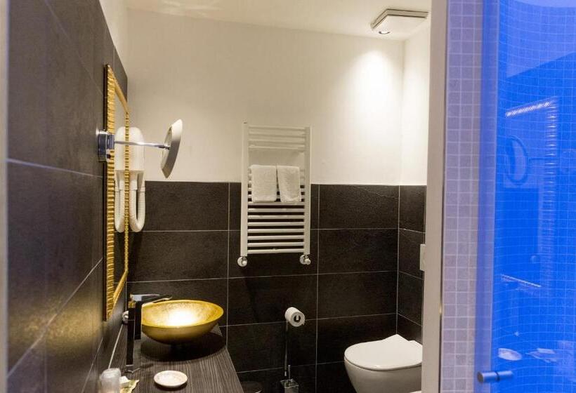 غرفة قياسية مزوَّدة بشُرفة, Pace