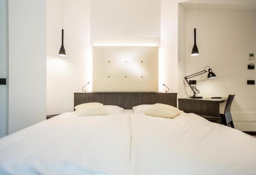 غرفة قياسية مزوَّدة بشُرفة, Pace