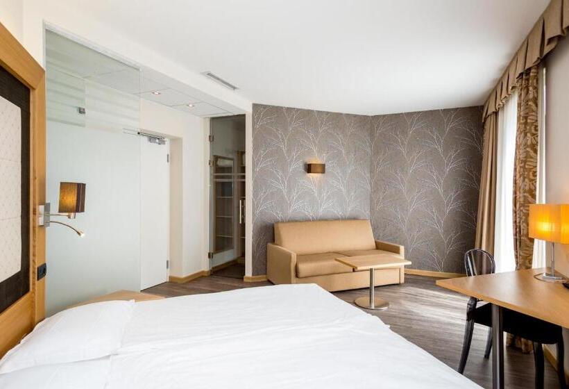 غرفة قياسية مزوَّدة بشُرفة, Pace