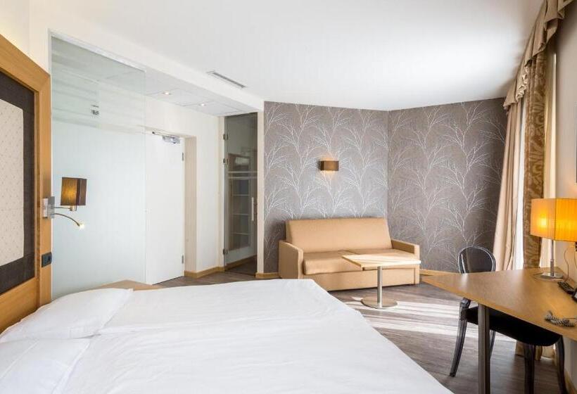 غرفة قياسية مزوَّدة بشُرفة, Pace