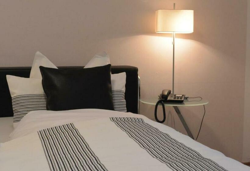 스탠다드 싱글 룸, Schlee