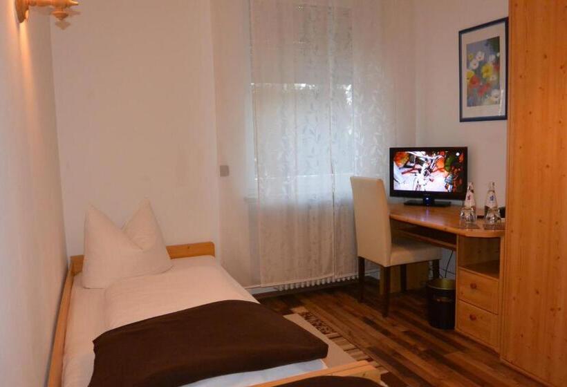 스탠다드 싱글 룸, Schlee