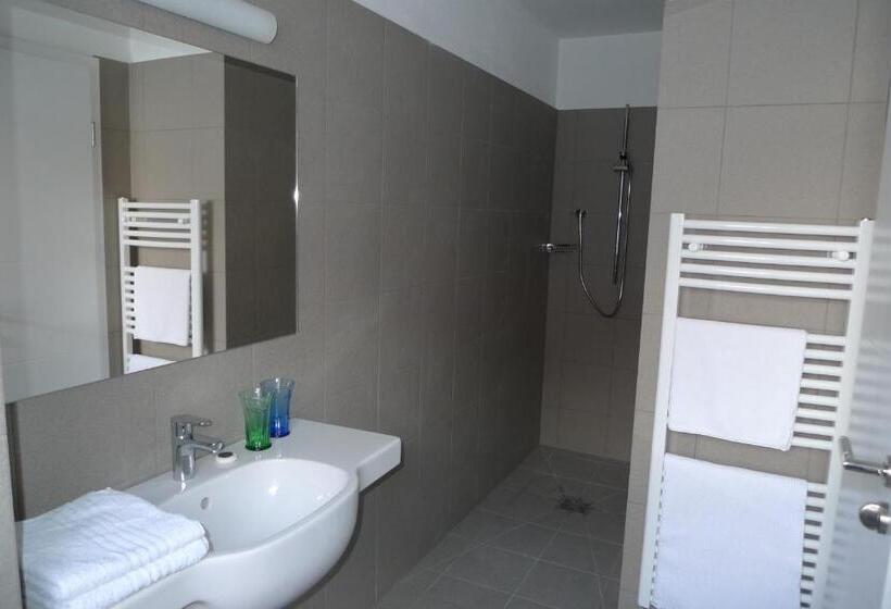 Номер Стандарт Трехместный, Stifter