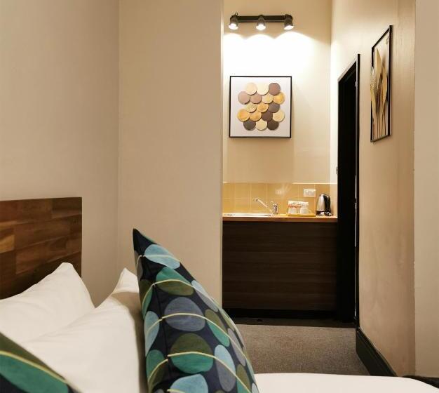 חדר סטנדרט, Sydney Crecy