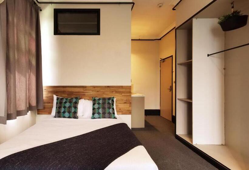 חדר סטנדרט, Sydney Crecy